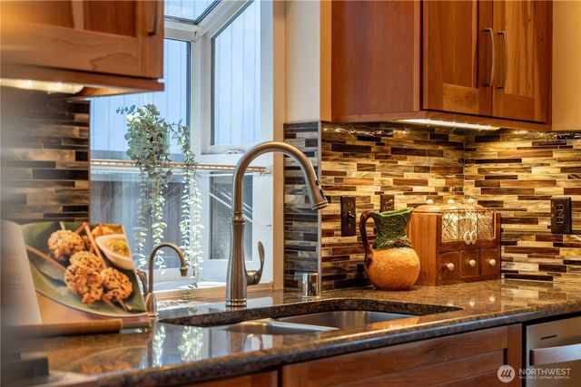 1614 32nd Avenue, Seattle, WA 98122