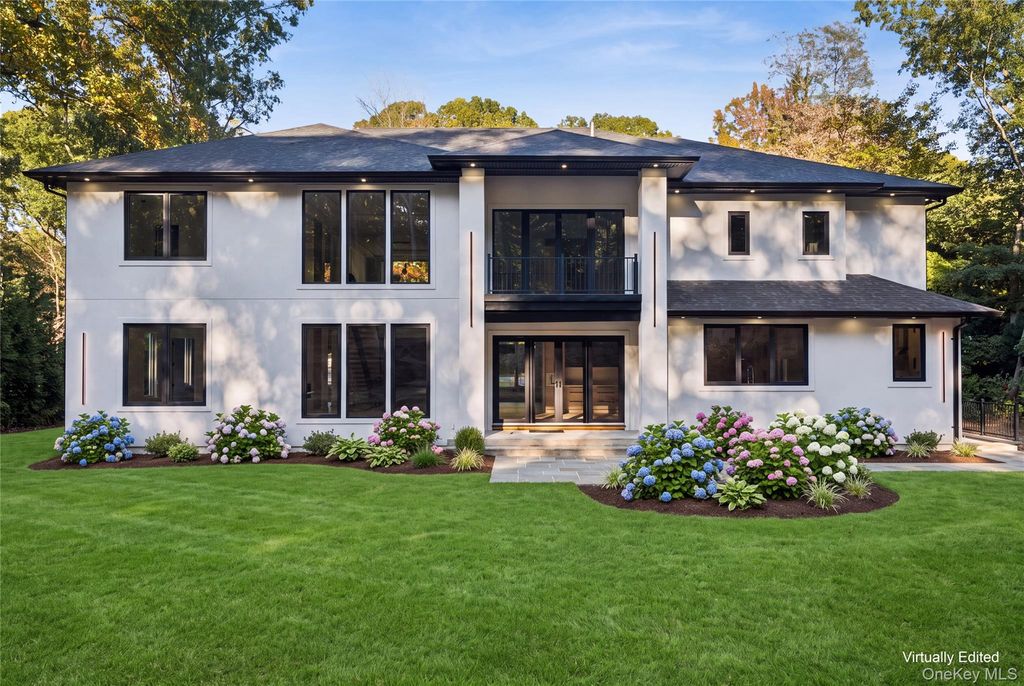 10 Beaumont Drive, Melville, NY 11747 — photo 2
