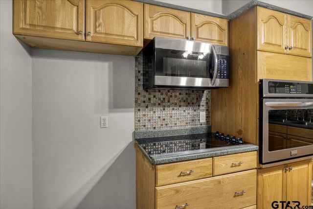 303 Westwood Dr, Troup, TX 75789