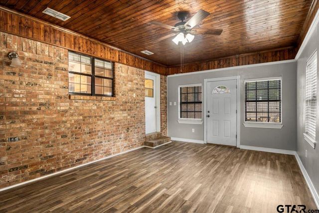 303 Westwood Dr, Troup, TX 75789