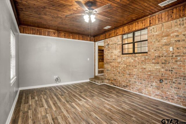 303 Westwood Dr, Troup, TX 75789