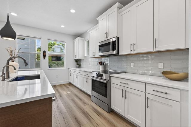 652 10TH AVENUE S, St Petersburg, FL 33701