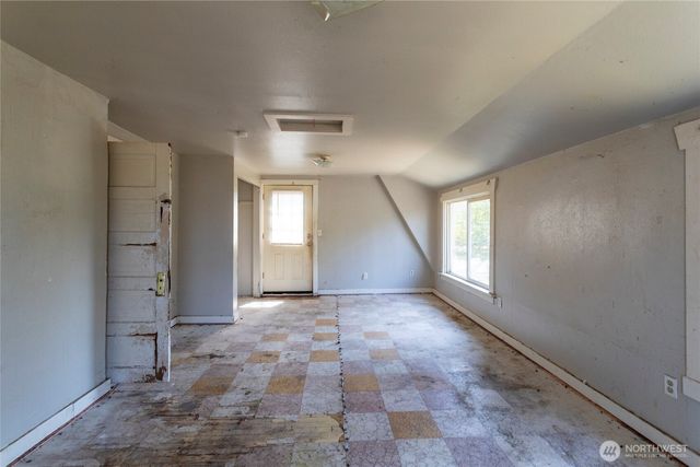 949 S Ridgewood Avenue, Tacoma, WA 98405