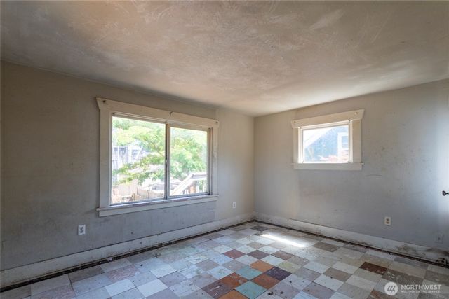 949 S Ridgewood Avenue, Tacoma, WA 98405