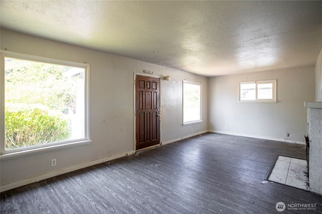 949 S Ridgewood Avenue, Tacoma, WA 98405