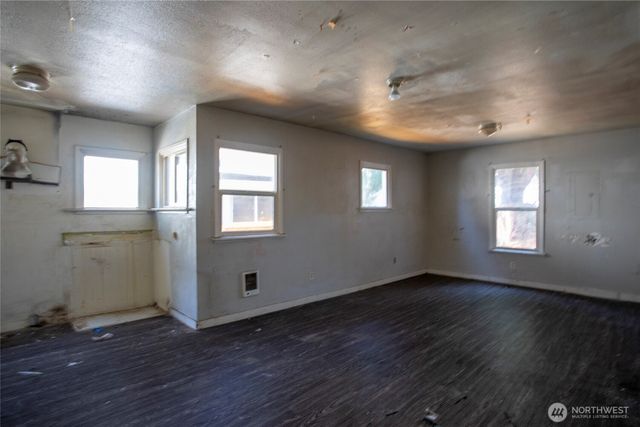949 S Ridgewood Avenue, Tacoma, WA 98405
