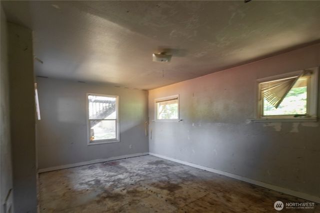 949 S Ridgewood Avenue, Tacoma, WA 98405