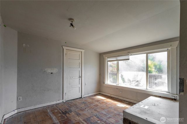 949 S Ridgewood Avenue, Tacoma, WA 98405