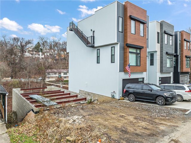 424 Clarence St, West End, PA 15211