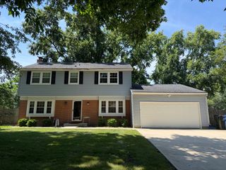 1927 Farmington Court, Naperville, IL 60565