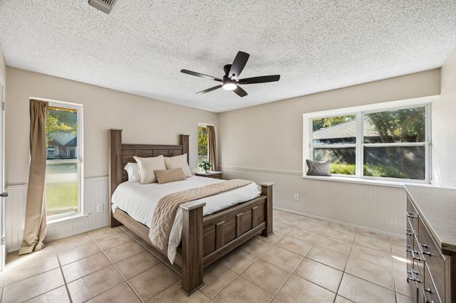 1501 Schumac Lane, Bedford, TX 76022