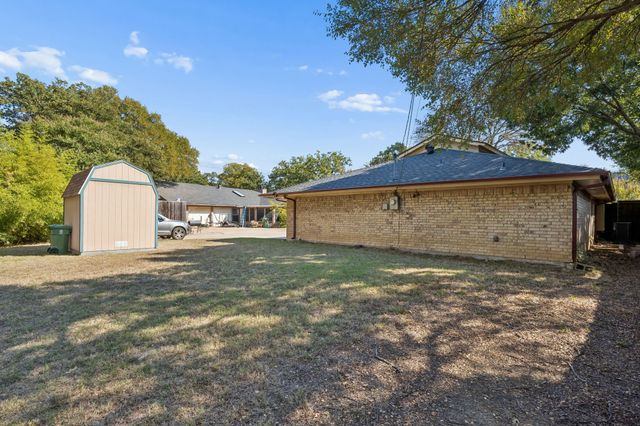 1501 Schumac Lane, Bedford, TX 76022