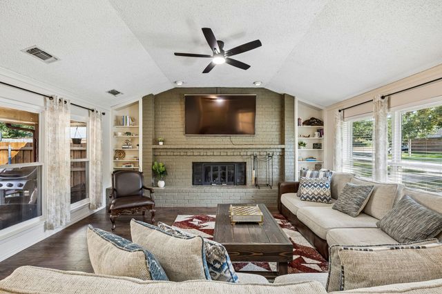 1501 Schumac Lane, Bedford, TX 76022