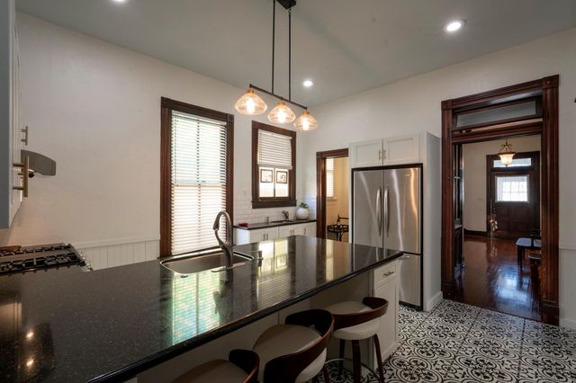 1515 24th Street, Galveston, TX 77550