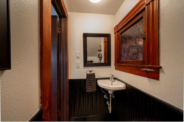 1515 24th Street, Galveston, TX 77550