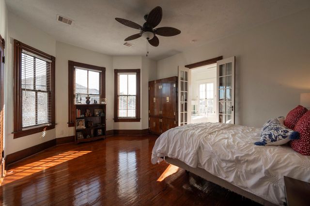 1515 24th Street, Galveston, TX 77550