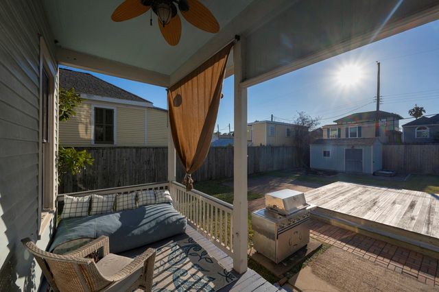 1515 24th Street, Galveston, TX 77550