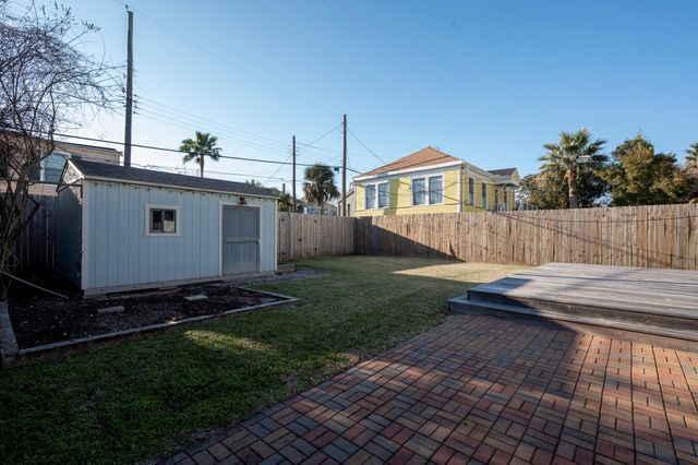 1515 24th Street, Galveston, TX 77550