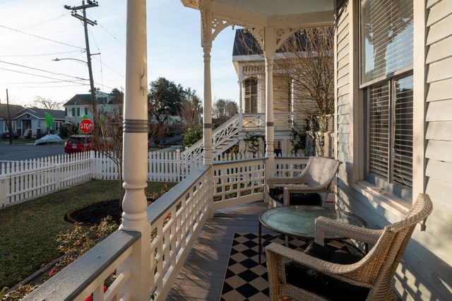 1515 24th Street, Galveston, TX 77550