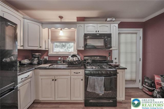 1094 Maple Lake Drive, Lehman Twp, PA 18324