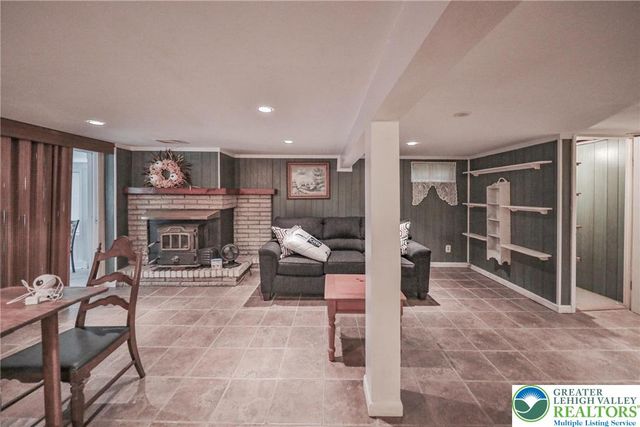 1094 Maple Lake Drive, Lehman Twp, PA 18324