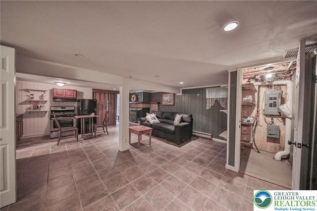1094 Maple Lake Drive, Lehman Twp, PA 18324
