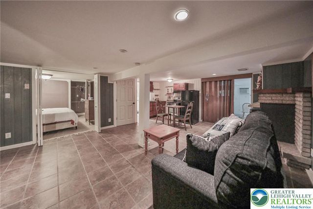 1094 Maple Lake Drive, Lehman Twp, PA 18324