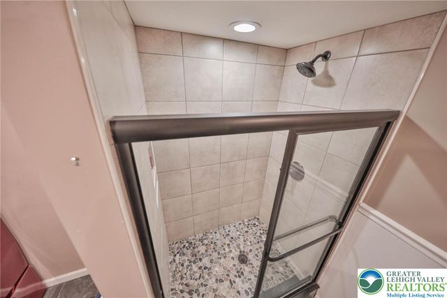 1094 Maple Lake Drive, Lehman Twp, PA 18324