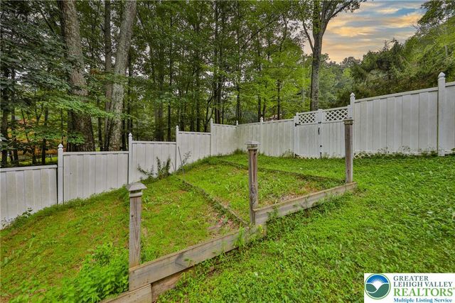 1094 Maple Lake Drive, Lehman Twp, PA 18324