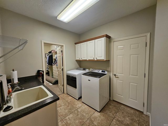 10334 Bernadette Drive, Evansville, IN 47725