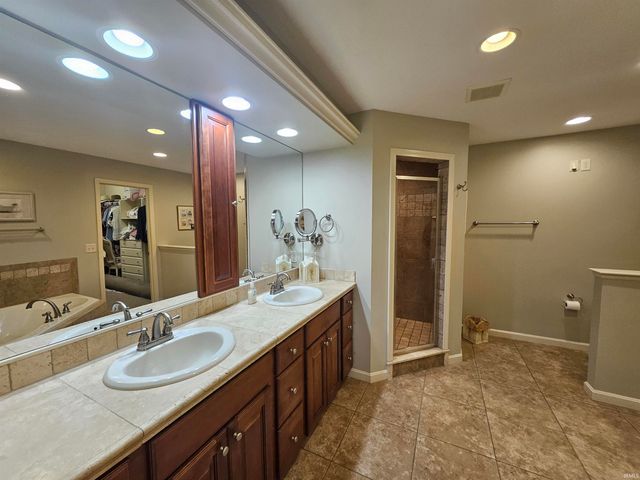 10334 Bernadette Drive, Evansville, IN 47725