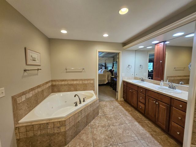 10334 Bernadette Drive, Evansville, IN 47725