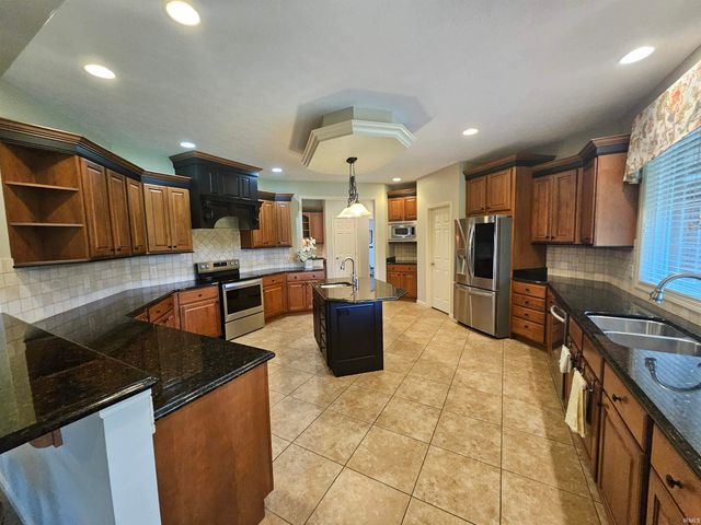 10334 Bernadette Drive, Evansville, IN 47725