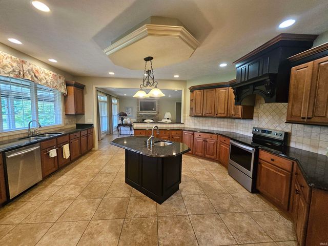 10334 Bernadette Drive, Evansville, IN 47725