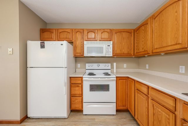 2021 Granny Smith Place, Kendallville, IN 46755