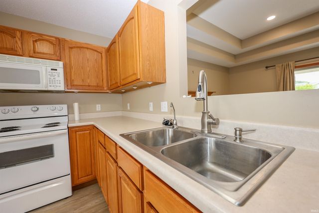 2021 Granny Smith Place, Kendallville, IN 46755