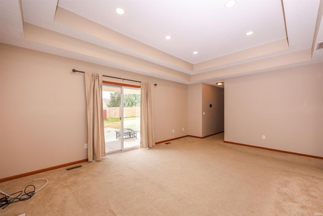 2021 Granny Smith Place, Kendallville, IN 46755
