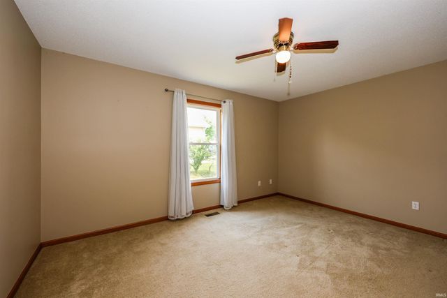 2021 Granny Smith Place, Kendallville, IN 46755