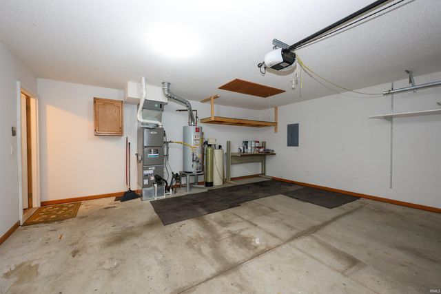 2021 Granny Smith Place, Kendallville, IN 46755