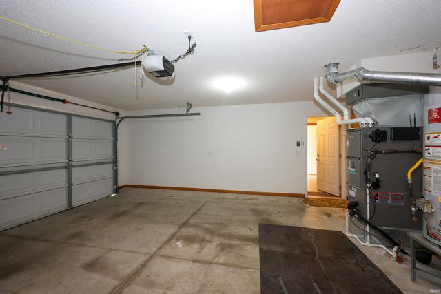 2021 Granny Smith Place, Kendallville, IN 46755