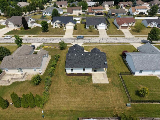 2021 Granny Smith Place, Kendallville, IN 46755