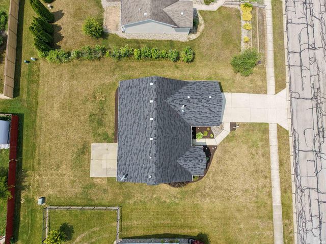 2021 Granny Smith Place, Kendallville, IN 46755
