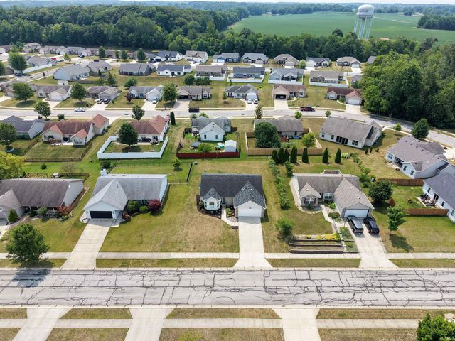 2021 Granny Smith Place, Kendallville, IN 46755