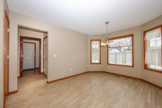 2021 Granny Smith Place, Kendallville, IN 46755