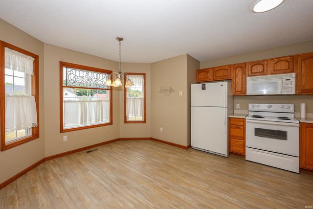 2021 Granny Smith Place, Kendallville, IN 46755