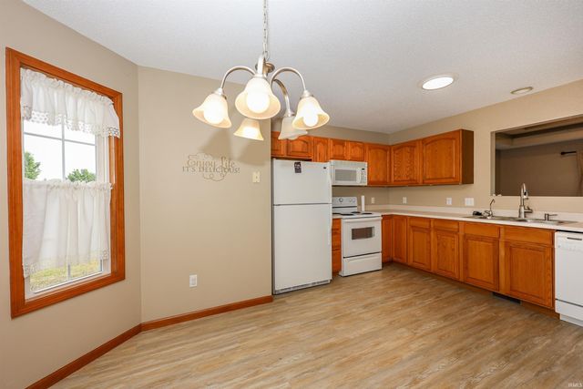 2021 Granny Smith Place, Kendallville, IN 46755