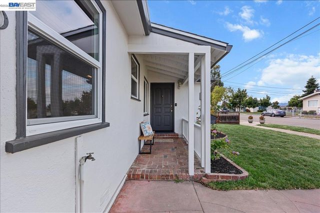 320 Beach Rd, Alameda, CA 94502