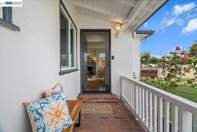 320 Beach Rd, Alameda, CA 94502