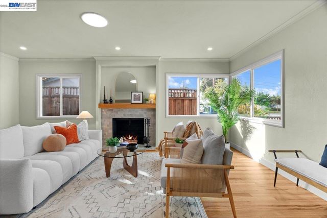 320 Beach Rd, Alameda, CA 94502