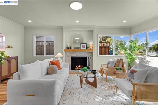 320 Beach Rd, Alameda, CA 94502